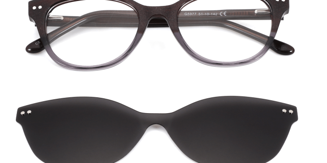 Discover the common round sunglasses mistakes people make, from choosing the wrong fit to styling errors, and learn how to avoid them.